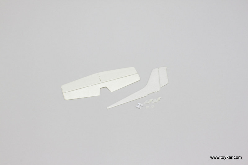 10651-13 OP TAIL WING (MINIUM CESSNA)