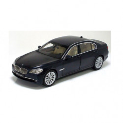 1/18 BMW 750Li (F03)...