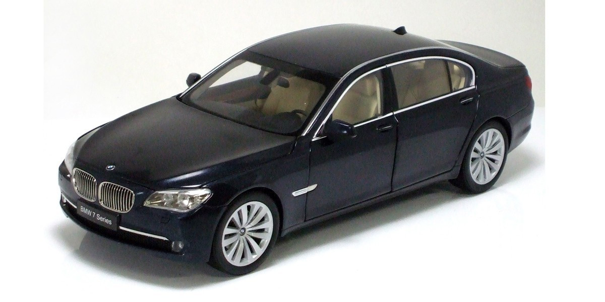 1/18 BMW 750Li (F03) CITRINE BLACK