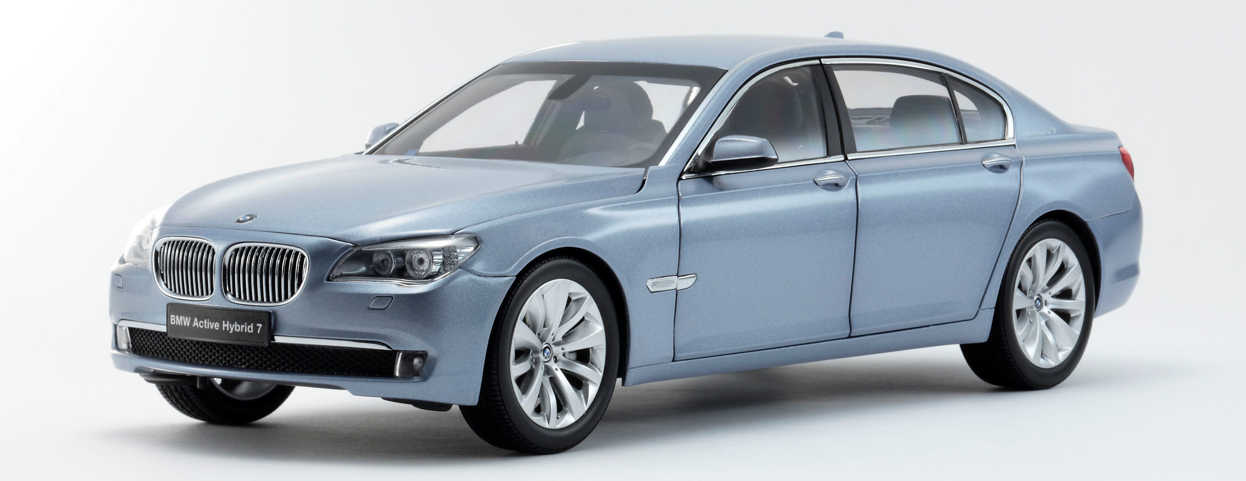 1/18 BMW ActiveHybrid 7 Blue Water Metallic