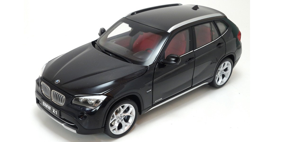 1/18 BMW X1 xDrive 28i E84 Black Sapphire