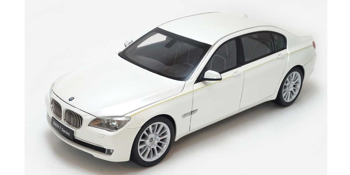 1/18 BMW 760Li F02 Brilliant White