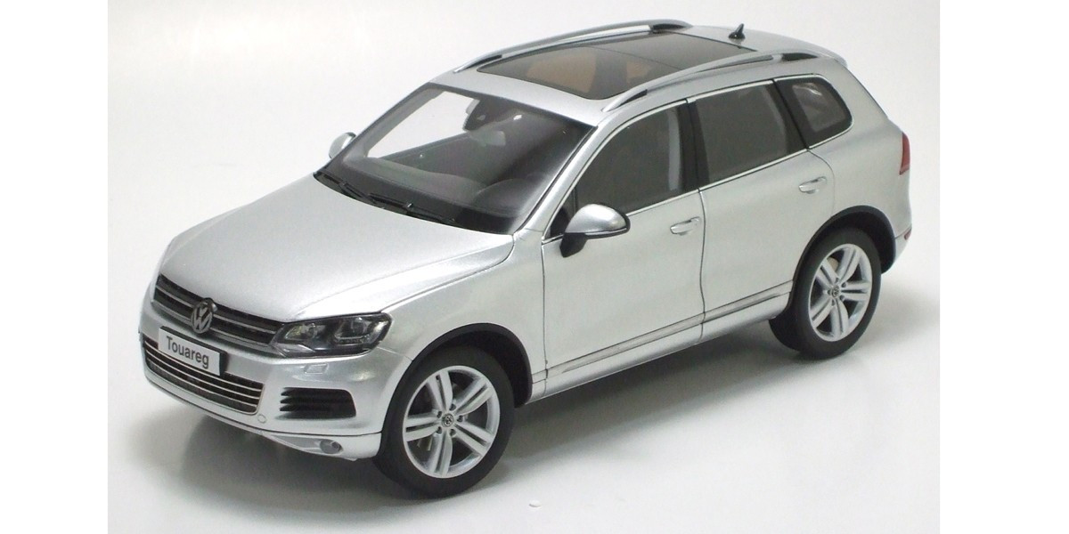 1/18 Volkswagen Touareg 2010 FSI Cool Silver Metallic