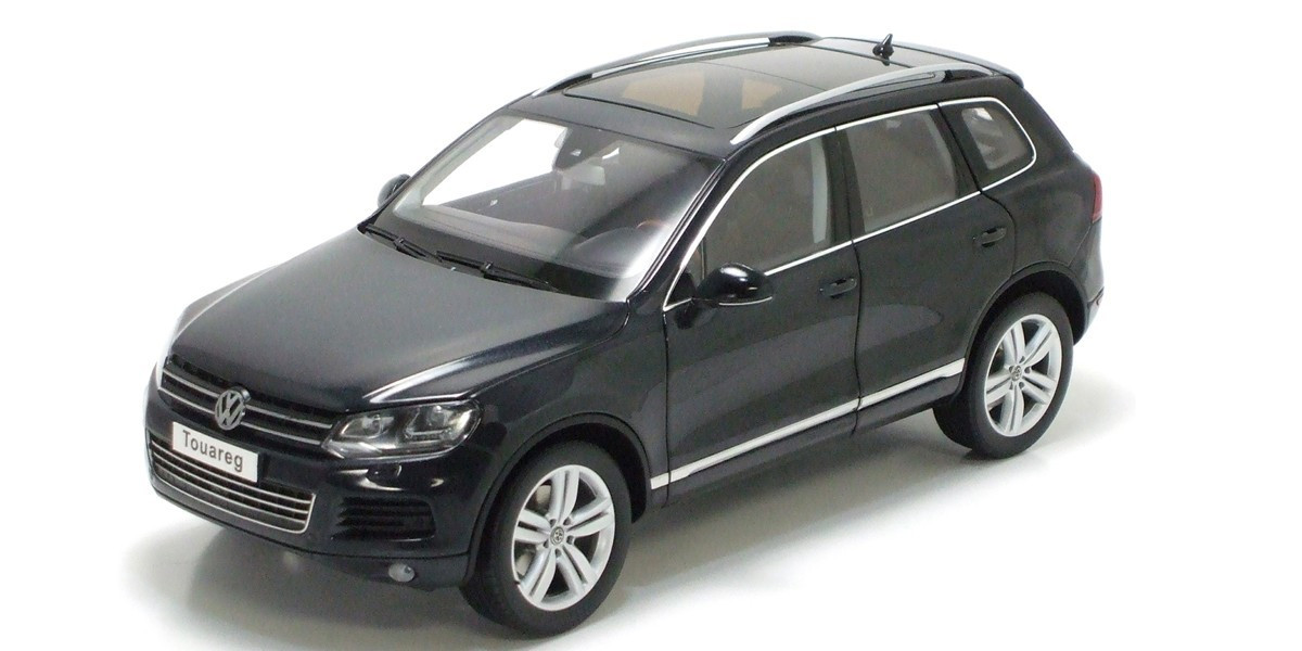 1/18 Volkswagen Touareg 2010 TSI Deep Black Pearl