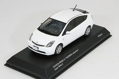 1/43 Toyota Prius "G" Touring Selection Super White 03781W