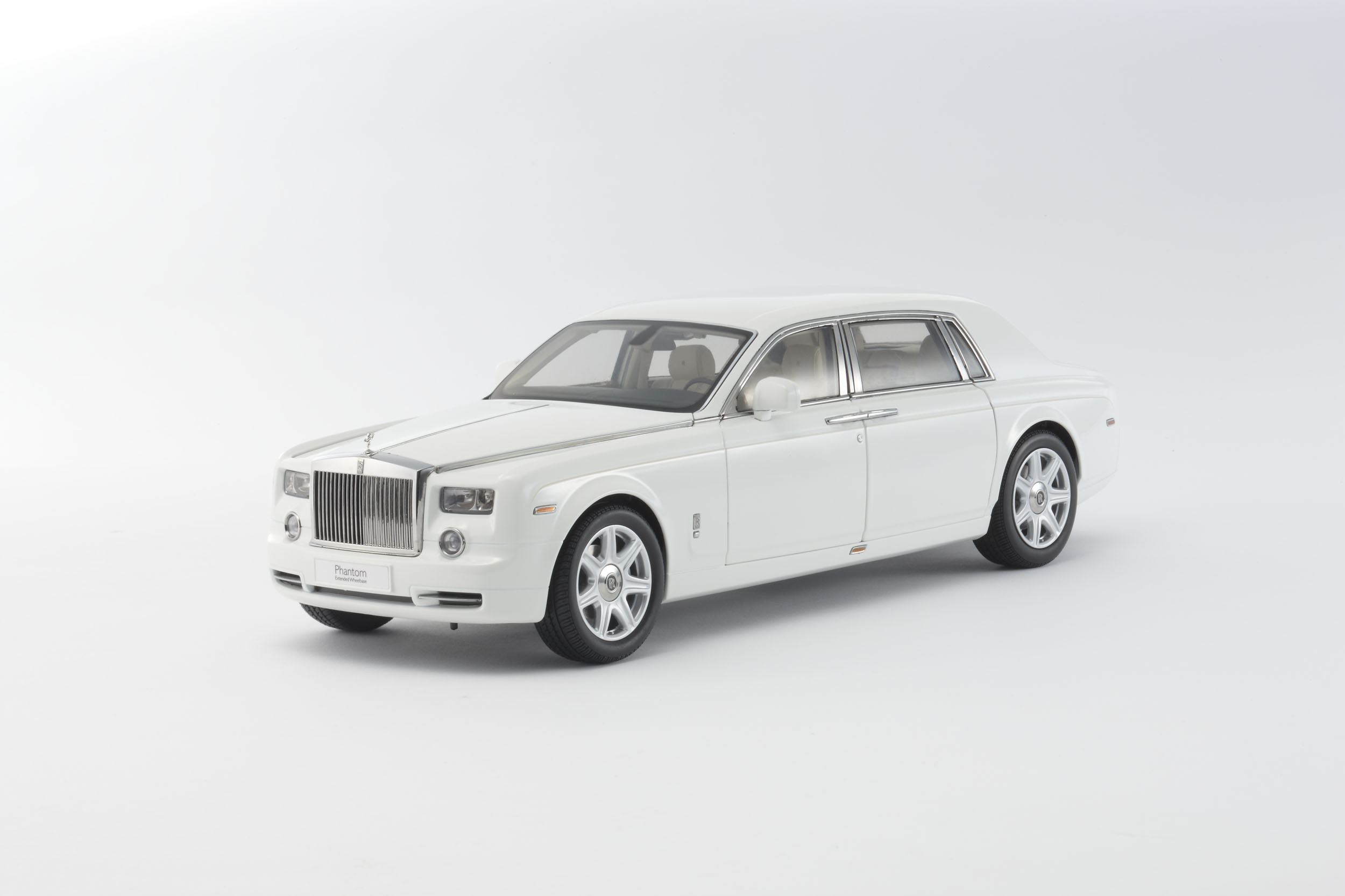 08841EW2 1/18 scale Rolls-Royse Phantom Extended (ENGLISH WHITE) KYOSHO ORIGINAL