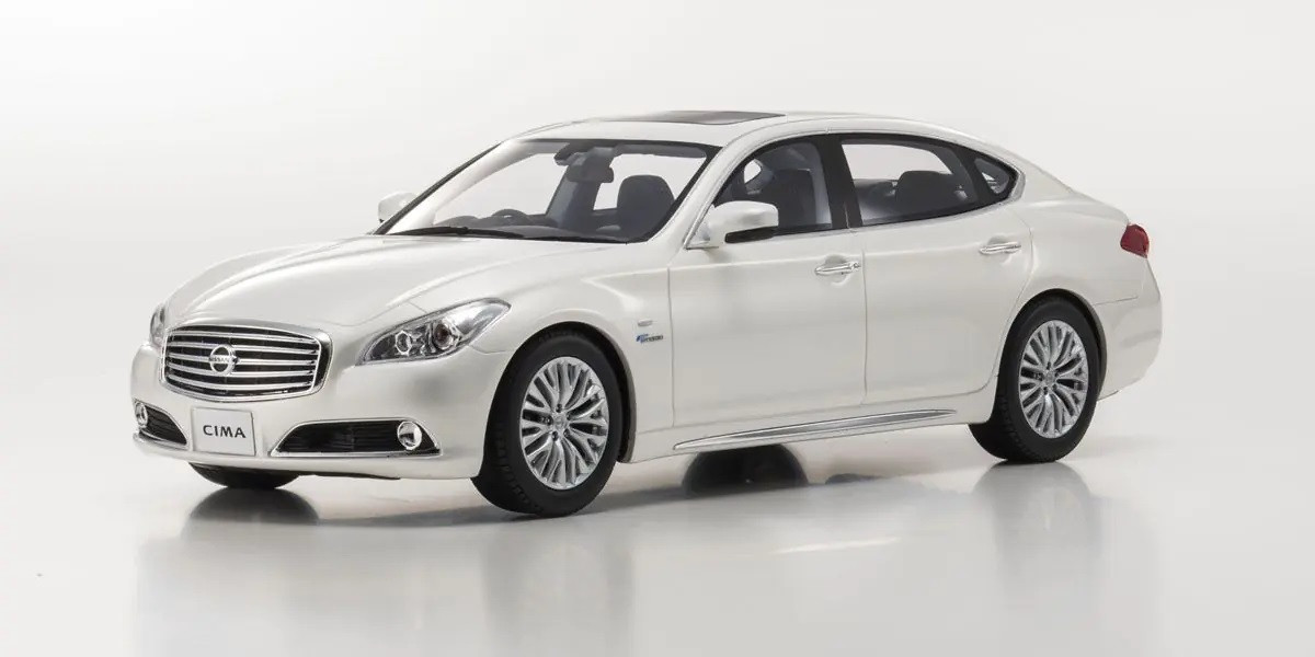KSR18012W SAMURAI 1/18 Nissan CIMA Hybrid White